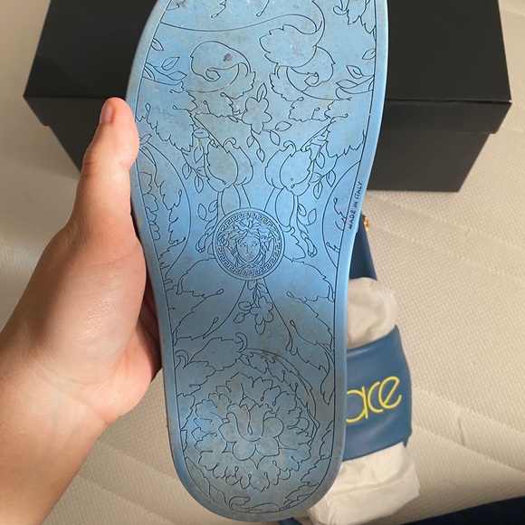 Versace slides HARDLY WORN! - Picture 4 of 9
